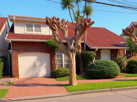 EXCELENTE CHALET, LOTE 20X25, BARRIO PARQUE BERNAL