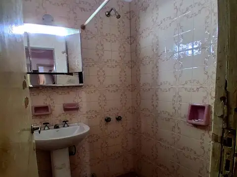 Casa 6 ambientes con 1 baño