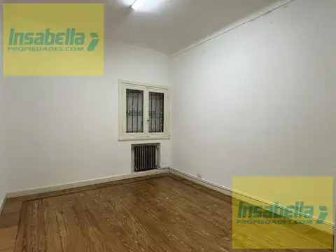 Mitre 2057, entre Moreno y Bolivar