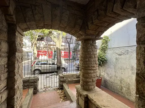 Mitre 2057, entre Moreno y Bolivar