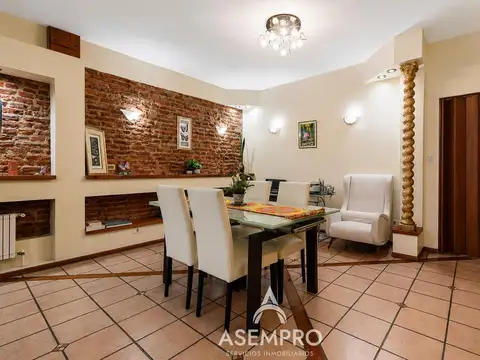 Casa con deposito en Villa del Parque
