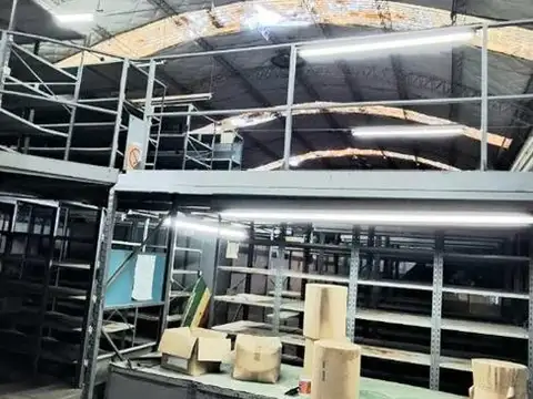 Venta Galpón 1200 m² cub y 380 m² libres