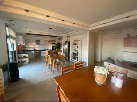 Departamento 6 ambientes con 2 baños