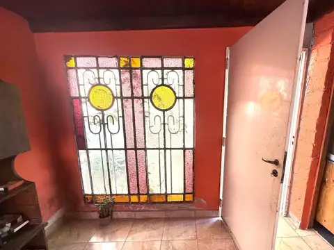 CASA EN VENTA EN MATHEU SOBRE ASFALTO GAS NATURAL CON JARDIN ARBOLADO OPORTUNIDAD