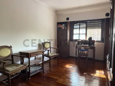 VENTA CASA DE 5 AMBIENTES CASTELAR NORTE APTO CREDITO