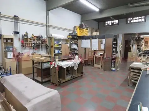 GRAN LOCAL/DEPOSITO CON VIVIENDA DE 5 AMBIENTES