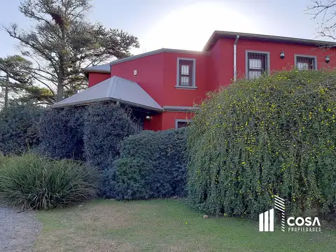 Casa 8 ambientes con 4 baños