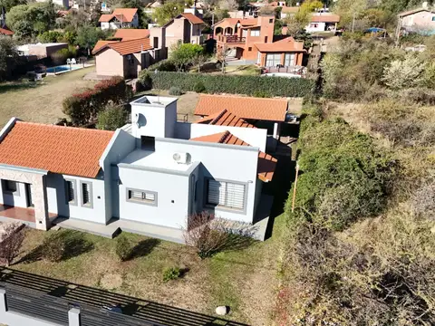 Casa 3 ambientes con 2 baños