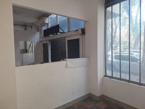 VENTA: Oficina/ Local/ Depósito. 380 m². YERBAL y ARTIIGAS