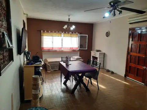 Casa en Alquiler con 1 cochera