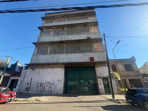VENTA DEPOSITO EN VILLA LYNCH
