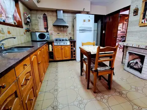 Casa 5 ambientes con 2 baños