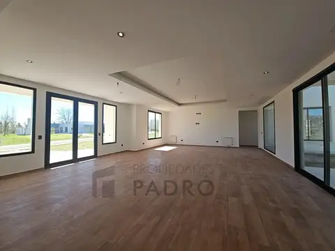 Casa 6 ambientes con 2 baños