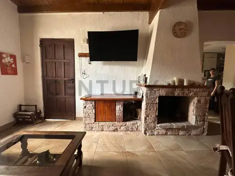 Casa 5 ambientes con 2 baños