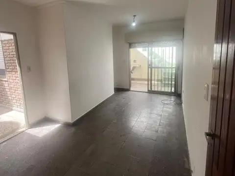 Depto Tipo Casa en Alquiler en Parque Avellaneda, $ 880.000