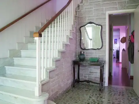 CASA 5 DORMITORIOS EN CENTRO DE CAÑUELAS