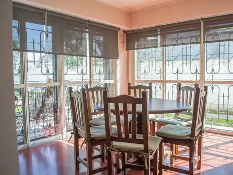 Casa 6 ambientes con 2 baños