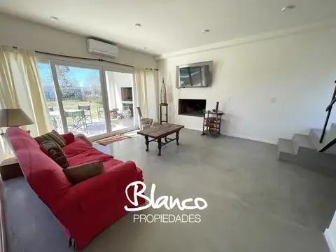 Casa 4 ambientes con 3 baños