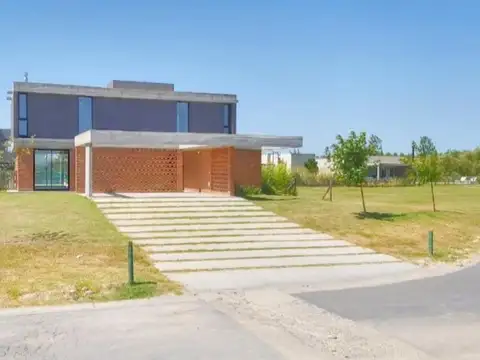 Mgm. Oportunidad! Hermosa Casa En Venta En El Naud