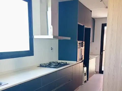 Casa en Venta con 5 cocheras