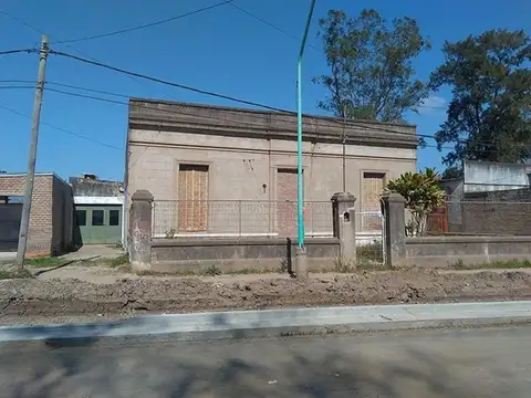 Se vende casa a refaccionar