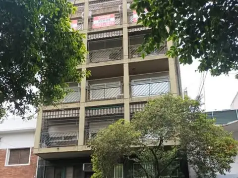 SE VENDE DPTO 3 AMBIENTES EN FLORES
