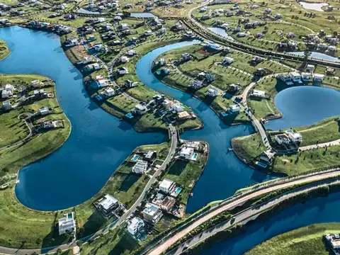 LOTE EN BARRIO AMARRAS PUERTOS DEL LAGO ESCOBAR