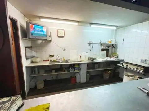 Local Comercial   ex pizzería  sobre Av. Rolón – Boulogne