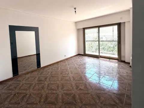 3 AMBIENTES AL FRENTE CON BALCON