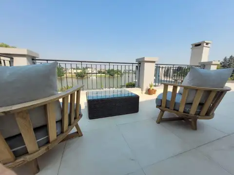 Casa 7 ambientes con 4 baños