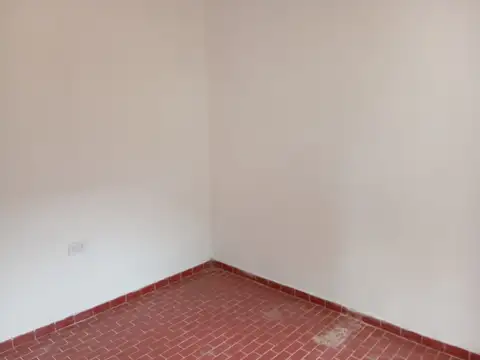 Depto Tipo Casa en Alquiler en Caseros, $ 300.000