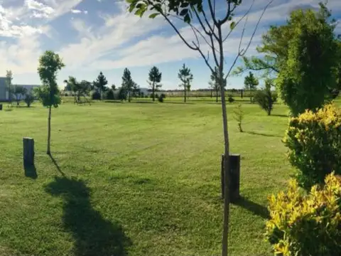 LOTE EN BARRIO CERRADO