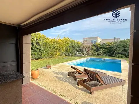 Casa en Venta con 2 cocheras