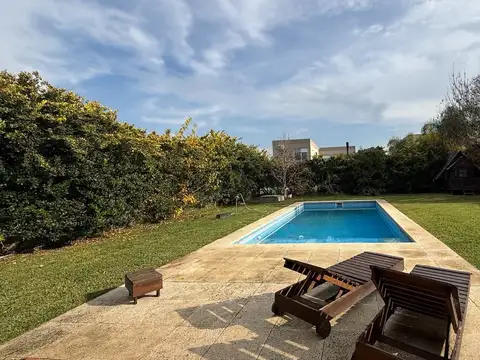Casa en Venta con 2 cocheras