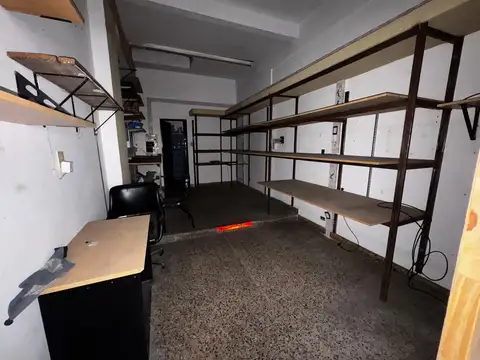 Muy buen local , a pasos Scalabrini Ortiz 