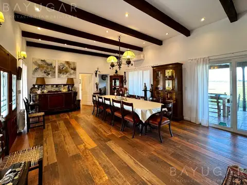 Casa 6 ambientes con 4 baños