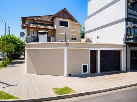 Oportunidad Casa 4 Dormitorios 360 M2 cochera Escucha oferta
