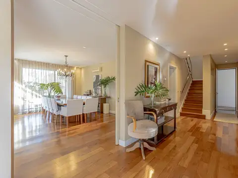 Casa 6 ambientes con 7 baños