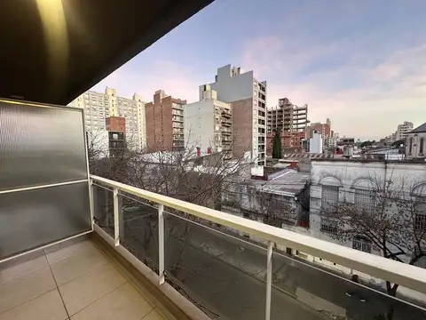 ALQUILO MONOAMBIENTE AMPLIO CON BALCÓN EN COCHABAMBA AL 100
