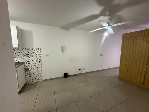 ALQUILO MONOAMBIENTE AMPLIO CON BALCÓN EN COCHABAMBA AL 100