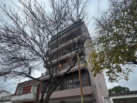 Monoambiente con terraza propia y parrilla