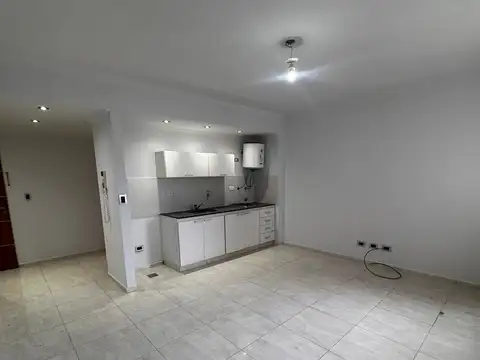 Monoambiente con terraza propia y parrilla
