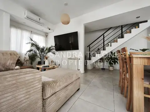 Depto Tipo Casa 3 ambientes con 2 baños