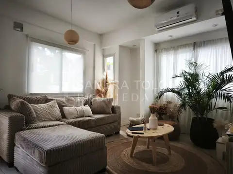 VENTA DUPLEX ADROGUE TRES AMBIENTES CON PATIO Y COCHERA