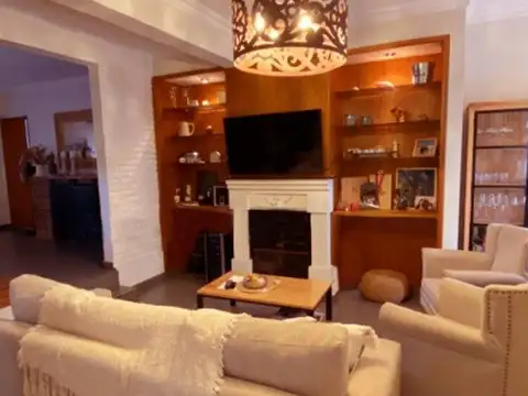 Casa En Venta En Coronel Suárez  Avellaneda 160 Provincia de Buenos Aires,