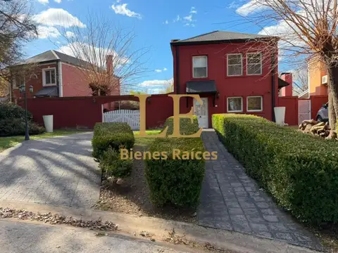 Casa en Venta con 4 cocheras