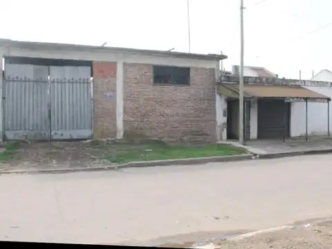 CASA CON LOCAL Y MAQUINARIA - MERLO