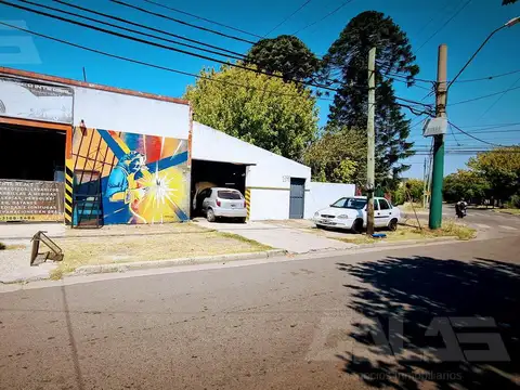 2 locales sobre lote propio Olivera esquina Ventura  Alegre - Una esquina muy transitada