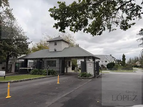 Casa en Alquiler con 1 cochera