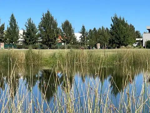 Lindisimo lote al agua en venta en El Naudir, Escobar